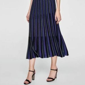 NWT Pleated, metallic, long, shimmery, lightweight knit maxi skirt, size S
